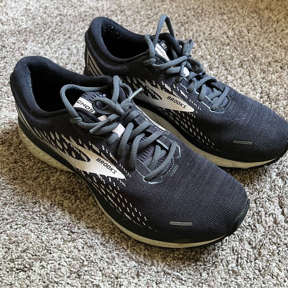 Brooks shoes - Picture 1 of 6